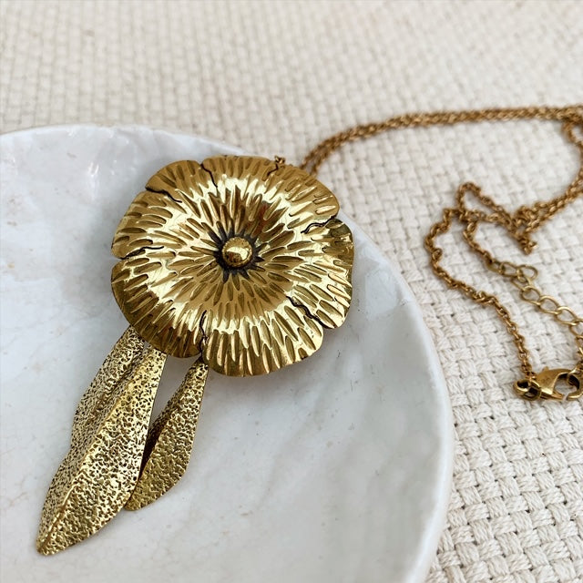 Brass necklace flower