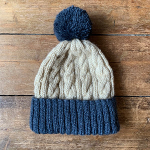 Knitted single cable pompom hat