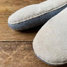 Load image into Gallery viewer, Adult felt slippers
